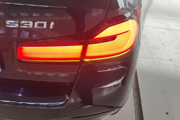 Used BMW 5 Series (Import) 2022 Second Facelift 530i Sport Line with M Sport Package
