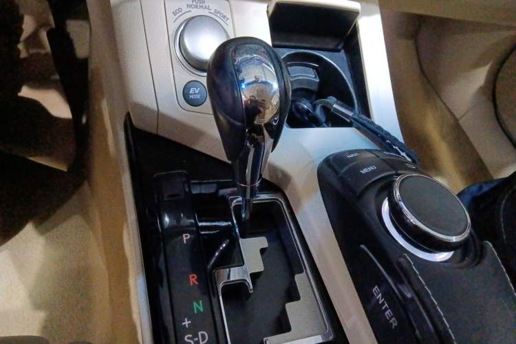 Used Lexus ES 2013 300h Elite Edition