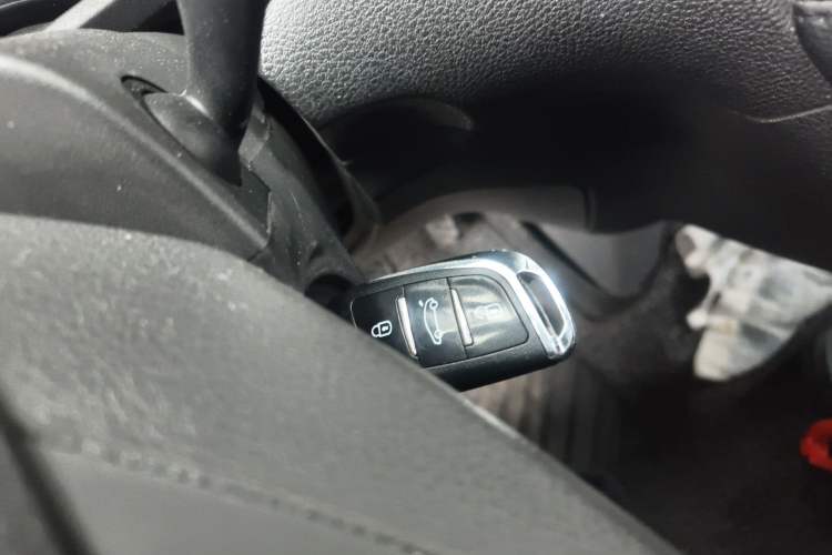 Used Ford Transit 2019 2.0T Diesel Multi-Purpose Commercial Vehicle Short Wheelbase Low Roof 6-Seater China VI Standard Vehicle Key