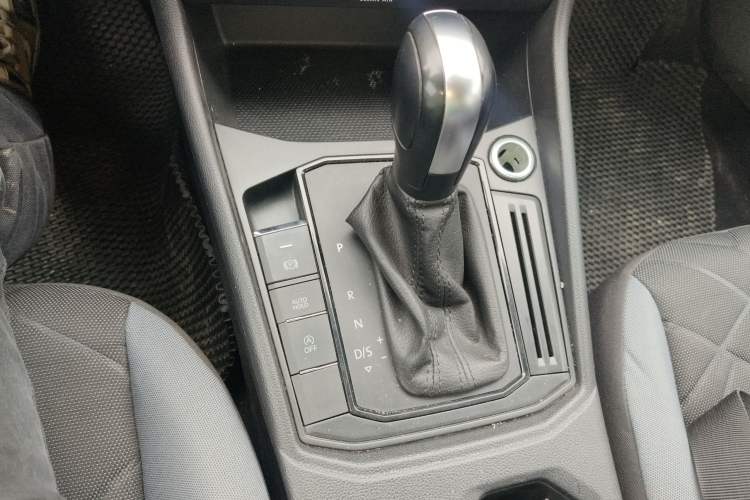 Used Volkswagen Lavida 2023 1.5L Automatic De Yi Edition Gear Lever