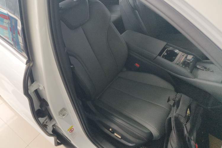 Used BYD Qin L 2025 DM-i Smart Drive 120KM Superior Model Right Front Seat