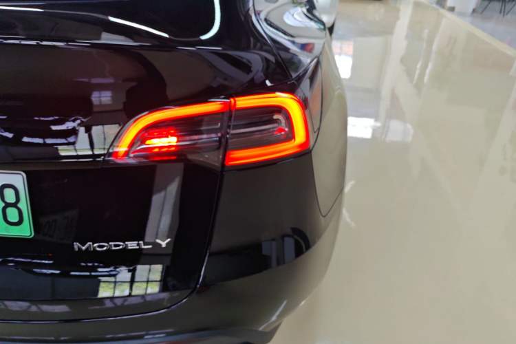 Used Tesla Model Y 2023 Long-Range All-Wheel-Drive Version Exterior 3