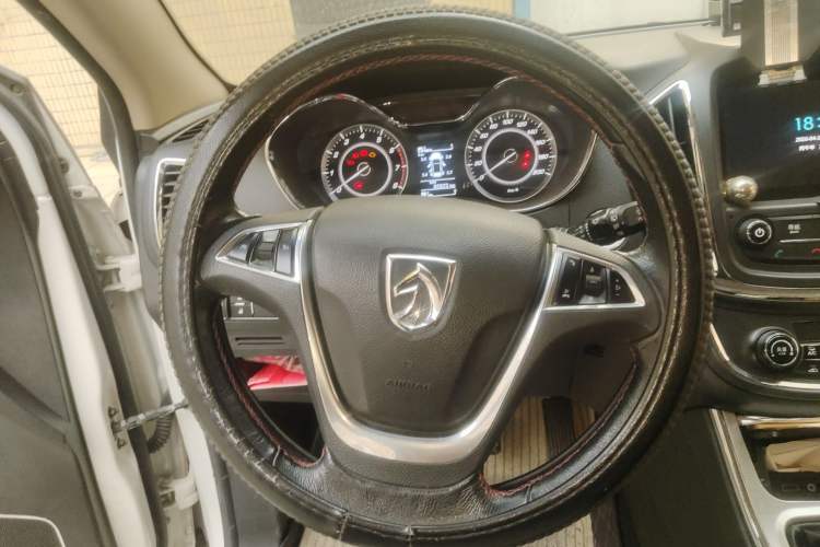 Used Baojun 560 2015 1.8L manual luxury version