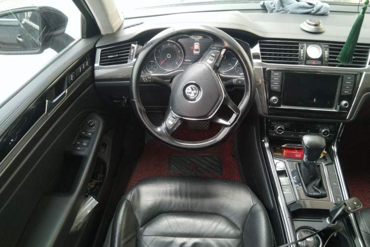 Used Volkswagen Phideon 2016 380TSI Two-Wheel-Drive Luxury Edition
