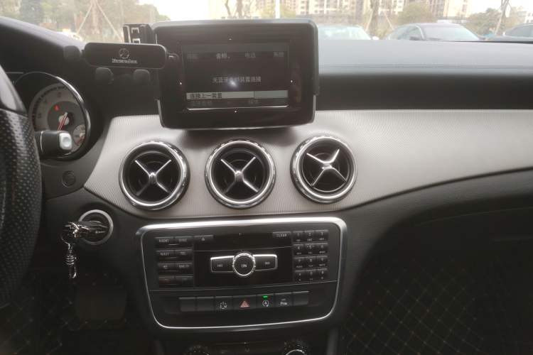 Used Mercedes-Benz GLA 2015 GLA 200 Fashion Model
