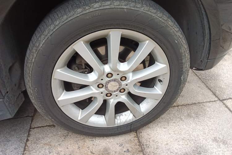 Used Mercedes-Benz M-Class 2010 ML 350 4MATIC Luxury Special Edition Right Front Wheel Hub