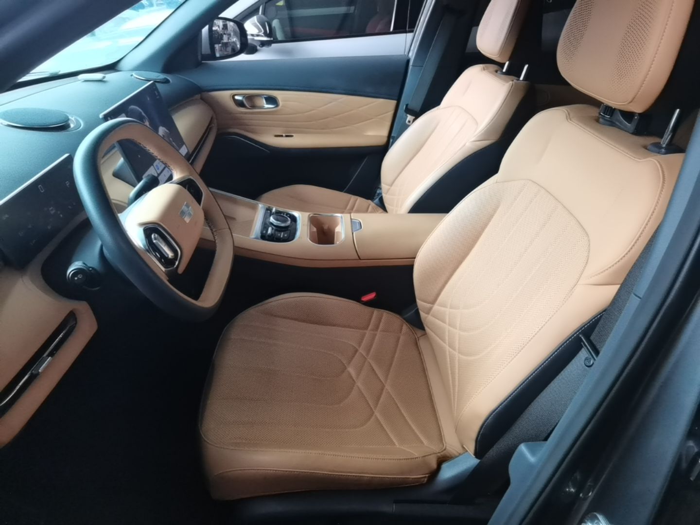 Geely Galaxy Xingjian 7 EM-i 2025 120km Launch+ Version — снимка 17