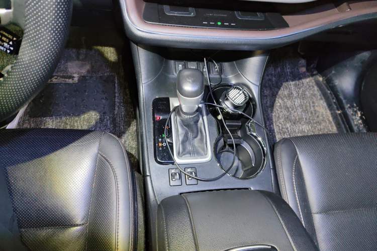 Used Toyota Highlander 2018 2.0T Four-Wheel Drive Prestige Version 7 Seats China V Emission Standard Gear Lever