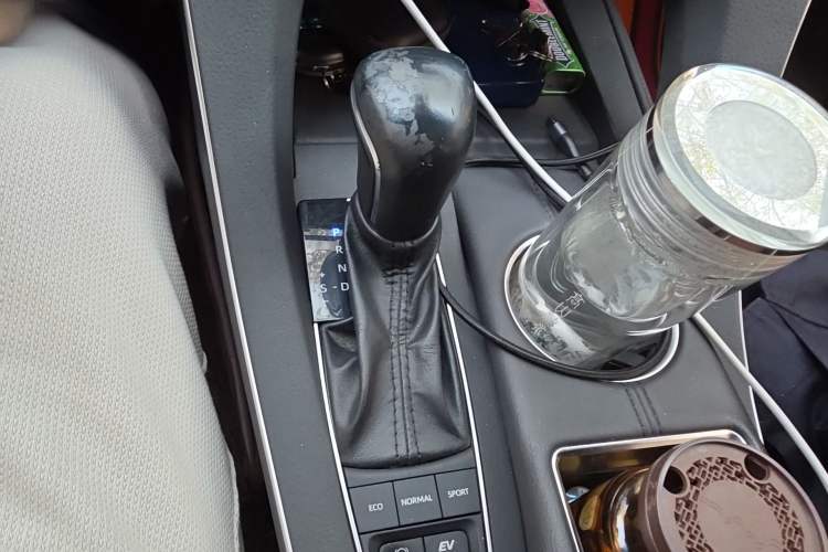 Used Toyota Avalon 2019 Dual-Engine 2.5L XLE Prestige Version China VI Standard