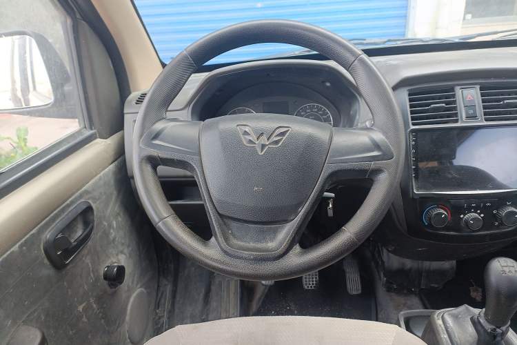 Used Wuling Rongguang S 2021 1.2L Base Model 5-Seater LSI Steering Wheel