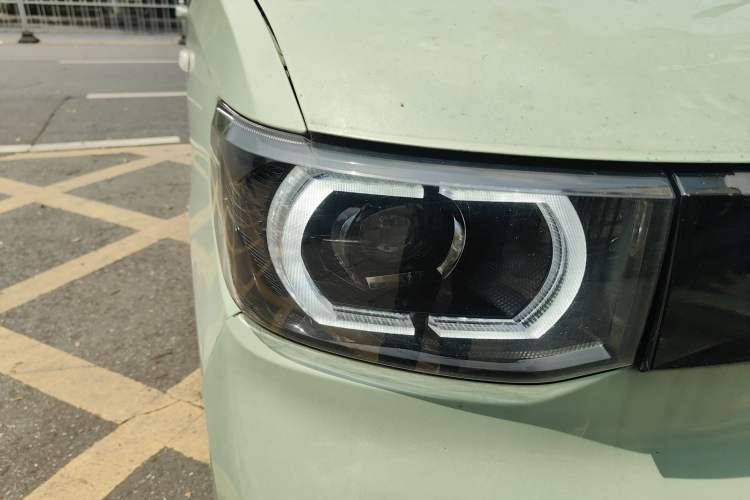 Used Wuling Hongguang MINIEV 2021 Macaron Premium Model – Lithium Iron Phosphate Right Front Headlight