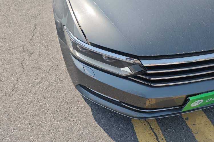 Used Volkswagen Magotan 2017 330TSI DSG Luxury Model Right Front Headlight