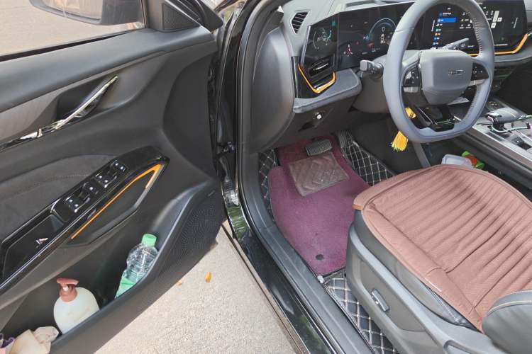 Used CHANGAN OSHAN X5 PLUS 2023 Revised 1.5T DCT Excellence Edition Driver Seat