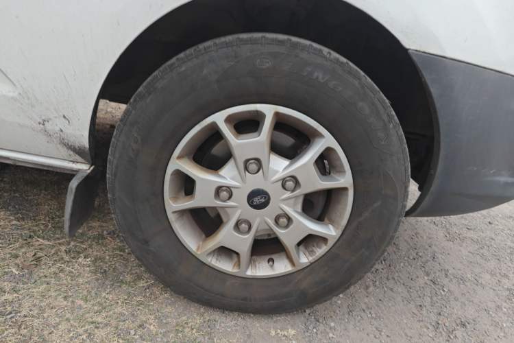 Used Ford Transit 2017 2.0T Diesel Multi-Purpose Commercial Vehicle Short Wheelbase Low Roof China V Standard