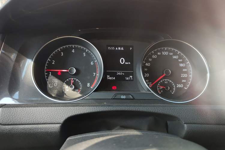 Used Volkswagen Golf 2019 280TSI DSG Comfort Version China VI Standard Odometer Close Up