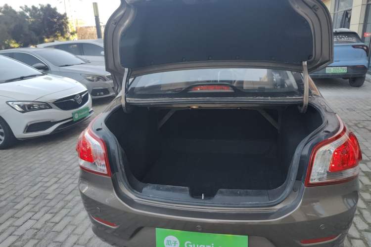 Used Baojun 630 2013 1.5L manual Comfort trim
