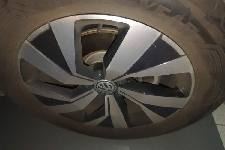 Used Volkswagen Tayron 2020 280TSI Two-Wheel Drive Luxury Connect Edition Right Front Wheel Hub