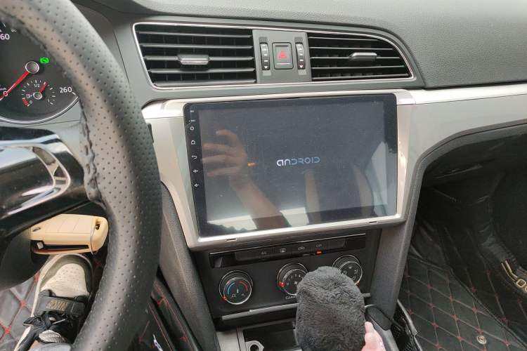 Used Volkswagen Lamando 2018 230TSI DSG Fashion Edition Audio And AC Panel