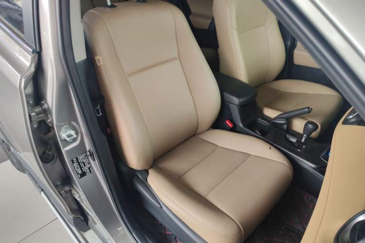 Used Toyota RAV4 2019 2.0L CVT Two-Wheel Drive Fashion X Limited Edition China VI Standard
