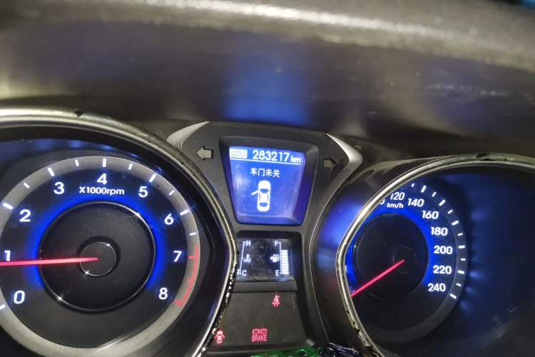 Used Hyundai Elantra (5th Generation / Langdong) 2012 1.8L Manual Luxury Version
