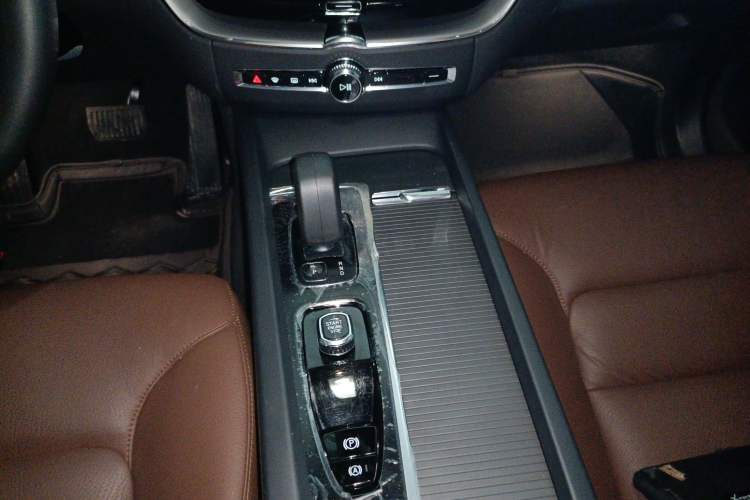 Used Volvo XC60 2024 B5 4x4 Smart Luxury Edition