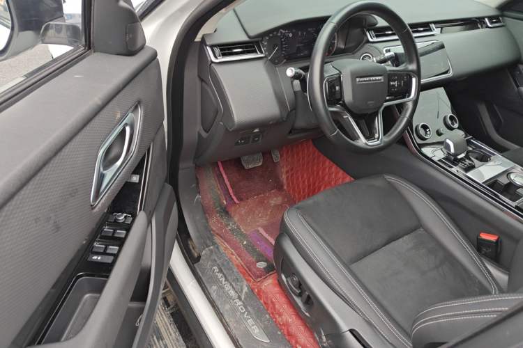 Used Land Rover Range Velar 2022 250 PS Driver Seat