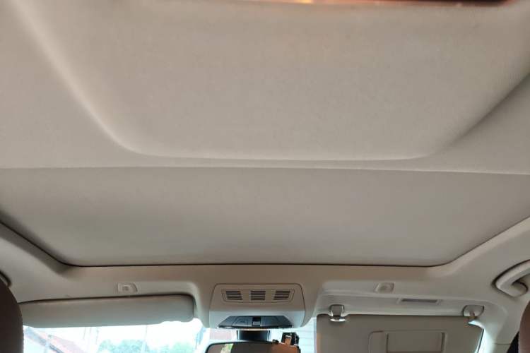 Used BMW 5 Series 2014 528Li Leading Model
