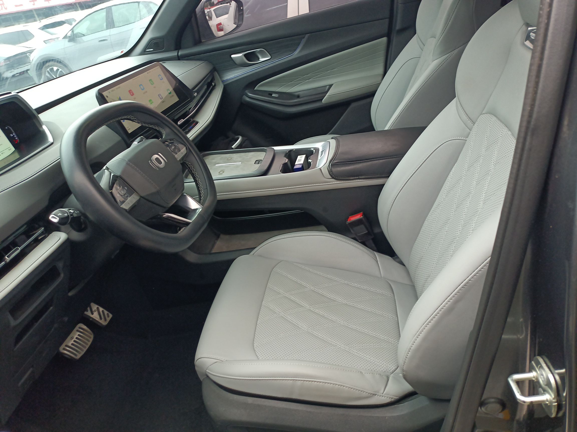 Переднее сиденье в автомобиле