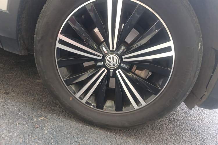 Used Volkswagen Tiguan L 2018 330TSI Automatic Two-Wheel Drive Luxury Edition Right Front Wheel Hub