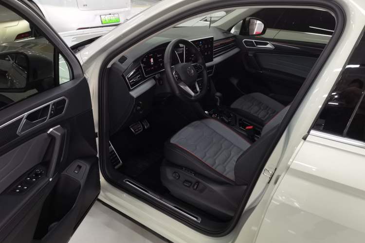 Used Volkswagen Tiguan L 2023 Restyled 330TSI Automatic Two-Wheel Drive R-Line Flagship Edition Driver Seat