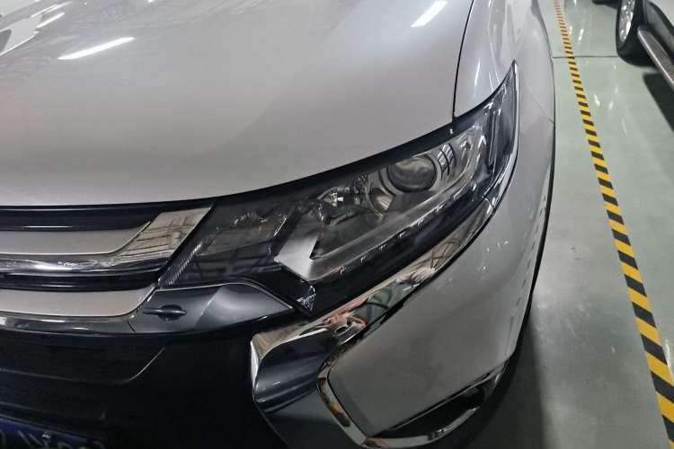 Used Mitsubishi Outlander 2018 2.0L Two-Wheel-Drive Jiale Edition 7-Seater