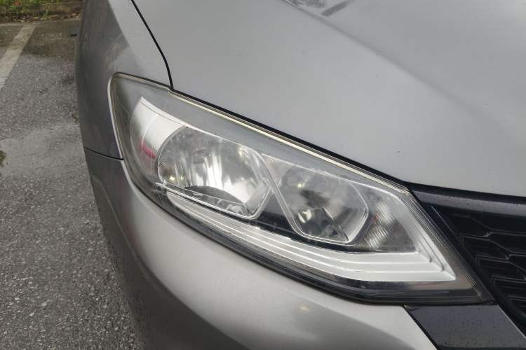 Used Nissan Tiida 2016 1.6L CVT Cool Dynamic Edition Right Front Headlight