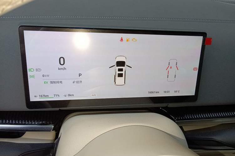 Used VOYAH Dream 2025 PHEV Four-Wheel Drive Prestige Kunpeng Edition
