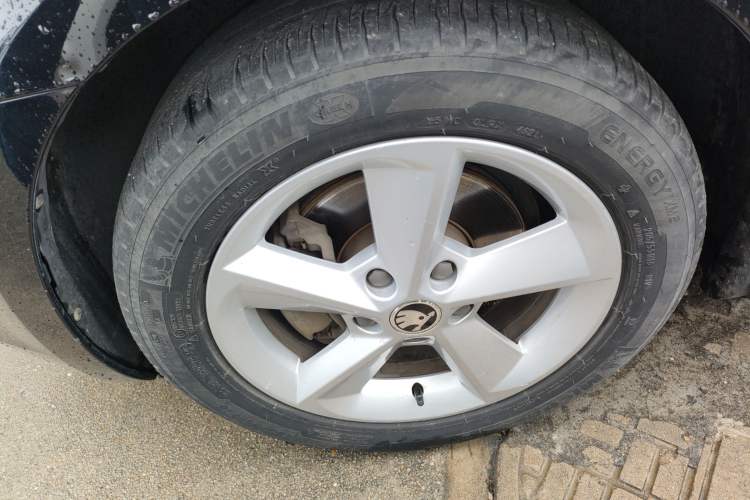 Used Skoda Octavia 2015 1.6L Manual Yijun Edition Left Front Wheel Hub