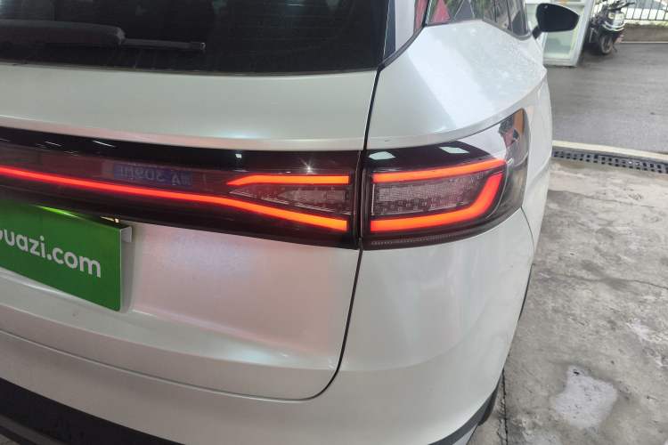 Used Volkswagen ID.4 X 2025 Smart Edition Outstanding Model Right Rear Taillight