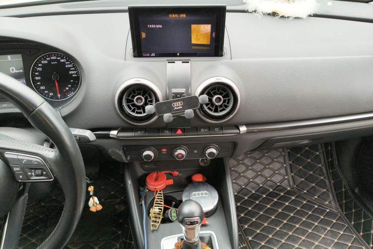 Used Audi A3 2020 Limousine 35 TFSI Fashion Edition China VI Emission Standard Audio And AC Panel