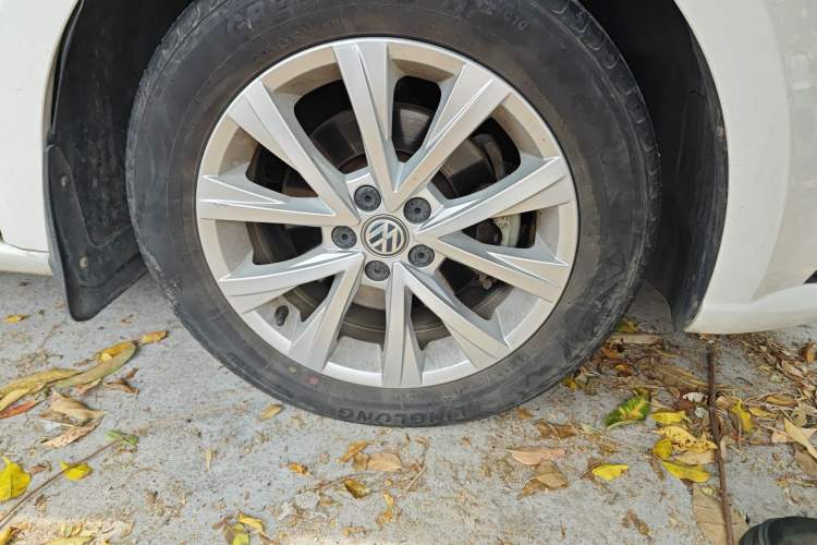 Used Volkswagen Lavida 2017 1.6L Manual Comfort Edition Right Front Wheel Hub