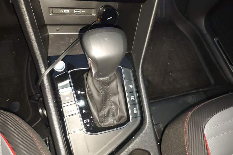 Used Volkswagen Tiguan L 2023 330TSI Automatic Two-Wheel Drive R-Line Flagship Edition Gear Lever