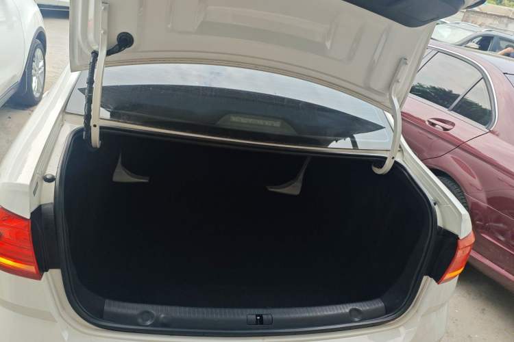 Used Volkswagen Lavida 2015 1.6L Automatic Fashion Edition
