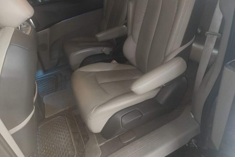 Used Buick GL8 2011 3.0L GT Luxury Business Haoya Edition
