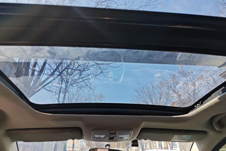 Used Suzuki S-Cross 2014 1.6L CVT Two-Wheel Drive Elite Version
