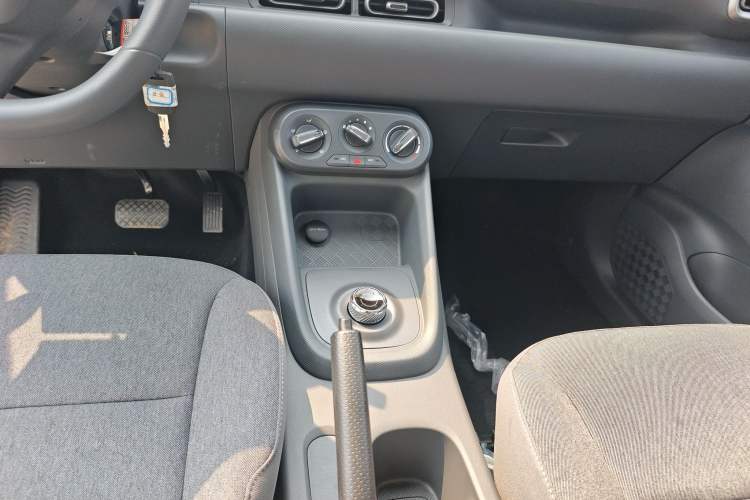 Used Wuling Hongguang New Energy 2025 Extended-Range Hybrid 50 km Utility Version
