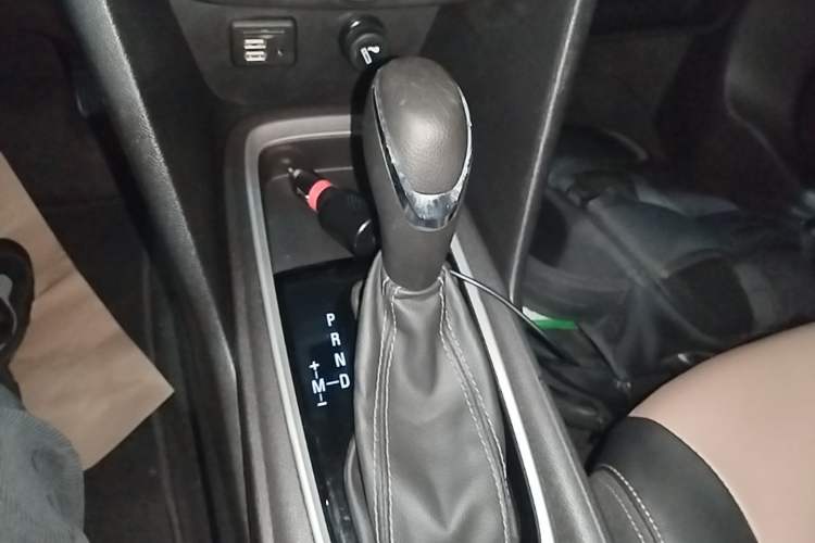 Used Chevrolet Monza 2020 320 Automatic Enjoyment Edition Gear Lever