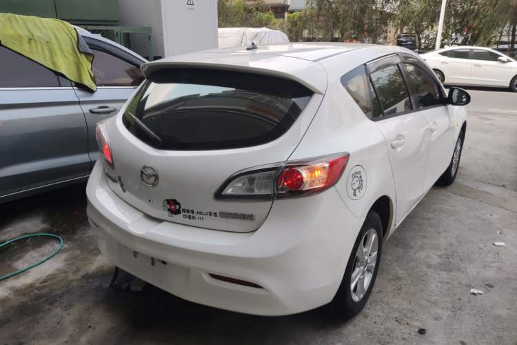 Used Mazda 3 2015 Hatchback 1.6L Manual Comfort Edition Rear Right 45 Deg