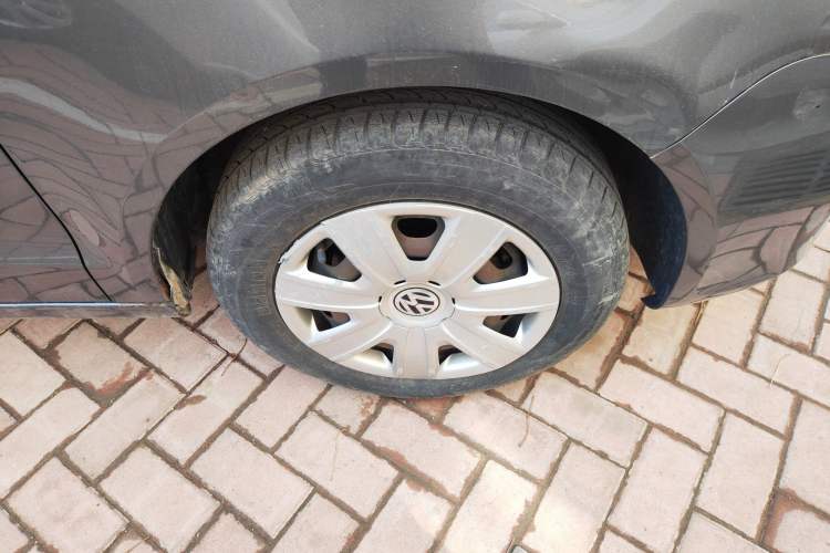 Used Volkswagen Polo 2011 Jingqu 1.4L Manual Sile Edition Right Front Wheel Hub