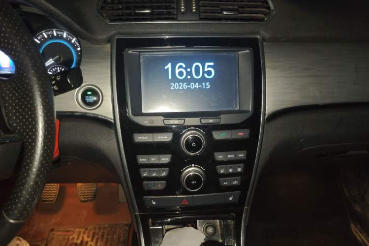 Used Haval H2 2014 1.5T Manual Two-Wheel Drive Elite Edition Audio And AC Panel