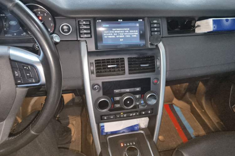 Used Land Rover Discovery Sport 2018 240 PS SE Version Audio And AC Panel