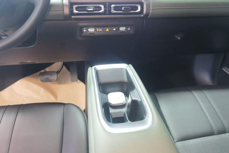 Used Baojun Spark EUV 2026 301km Flagship Edition Gear Lever