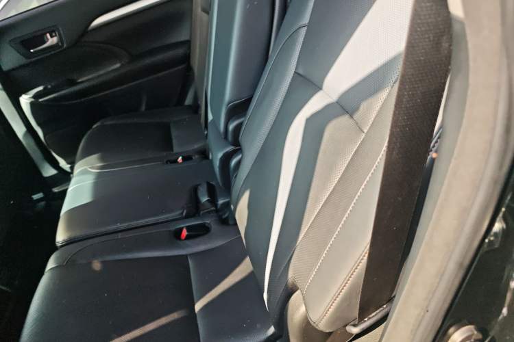 Used Toyota Highlander 2018 2.0T Four-Wheel Drive Luxury Edition 7 Seats China V Emission Standard