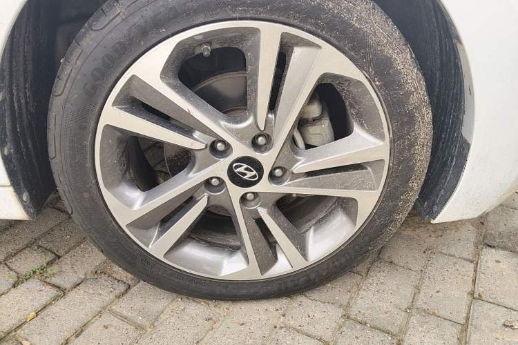 Used Hyundai Elantra (6th Generation / Lingdong) 2016 1.6L Automatic ZhiXuan – Elite Version Right Front Wheel Hub